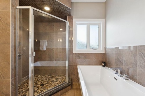 4804 21 Avenue Nw, Calgary, AB - Indoor Photo Showing Bathroom