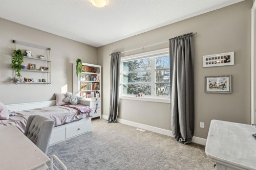 4804 21 Avenue Nw, Calgary, AB - Indoor Photo Showing Bedroom