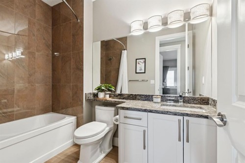 4804 21 Avenue Nw, Calgary, AB - Indoor Photo Showing Bathroom