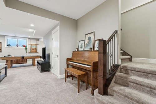 4804 21 Avenue Nw, Calgary, AB - Indoor Photo Showing Other Room