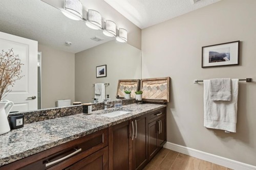 4804 21 Avenue Nw, Calgary, AB - Indoor Photo Showing Bathroom
