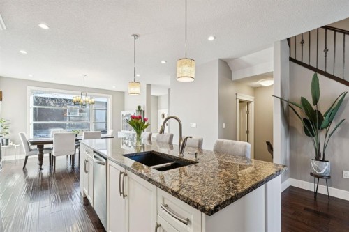 4804 21 Avenue Nw, Calgary, AB - Indoor Photo Showing Kitchen With Double Sink With Upgraded Kitchen