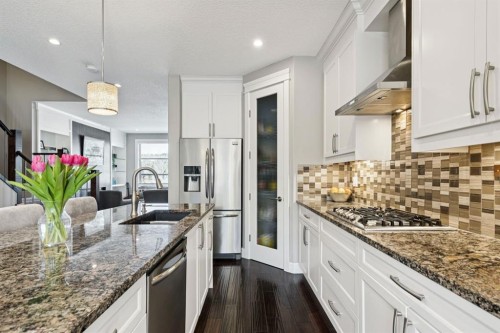 4804 21 Avenue Nw, Calgary, AB - Indoor Photo Showing Kitchen With Upgraded Kitchen