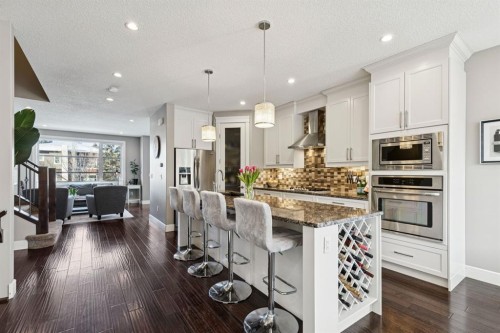 4804 21 Avenue Nw, Calgary, AB - Indoor Photo Showing Kitchen With Upgraded Kitchen