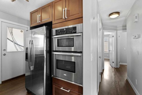 240 Riverbrook Way Se, Calgary, AB - Indoor Photo Showing Kitchen