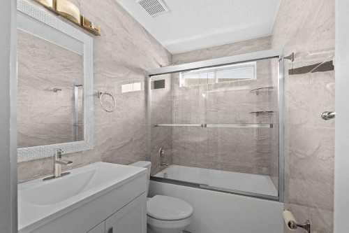 240 Riverbrook Way Se, Calgary, AB - Indoor Photo Showing Bathroom
