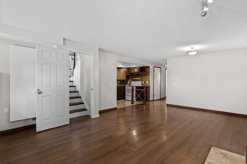 240 Riverbrook Way Se, Calgary, AB - Indoor