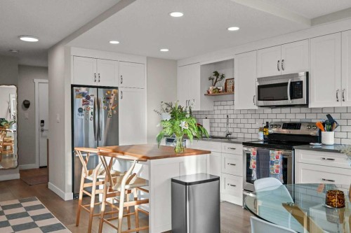 201-1208 14 Avenue SW Calgary, AB T3C 0V9