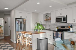 201-1208 14 Avenue SW Calgary, AB T3C 0V9