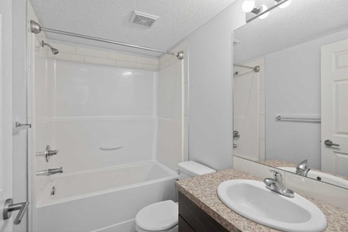 2208-279 Copperpond Common Se, Calgary, AB - Indoor Photo Showing Bathroom