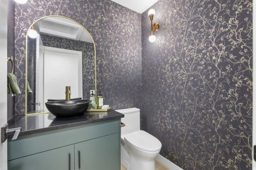 4904 Valiant Drive Nw, Calgary, AB - Indoor Photo Showing Bathroom