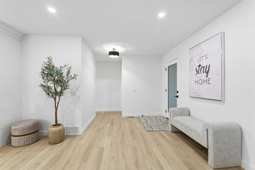 4904 Valiant Drive Nw, Calgary, AB - Indoor