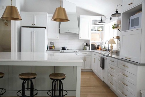 64 Hartford Road Nw, Calgary, AB - Indoor Photo Showing Kitchen With Upgraded Kitchen