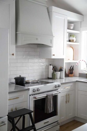 64 Hartford Road Nw, Calgary, AB - Indoor Photo Showing Kitchen