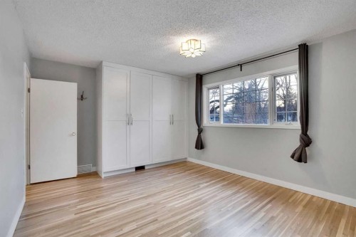 64 Hartford Road Nw, Calgary, AB - Indoor Photo Showing Other Room