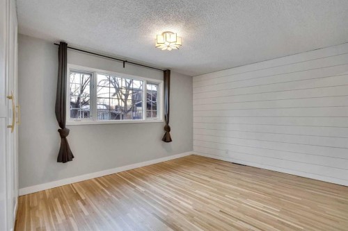 64 Hartford Road Nw, Calgary, AB - Indoor Photo Showing Other Room