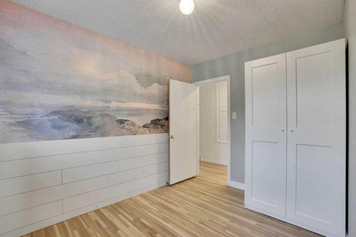 64 Hartford Road Nw, Calgary, AB - Indoor Photo Showing Other Room
