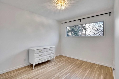64 Hartford Road Nw, Calgary, AB - Indoor Photo Showing Other Room
