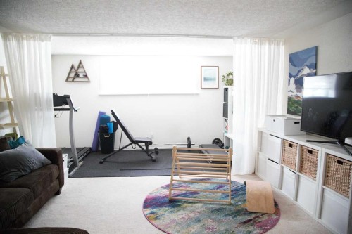 64 Hartford Road Nw, Calgary, AB - Indoor