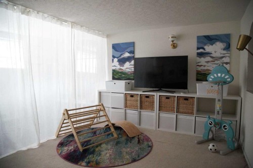 64 Hartford Road Nw, Calgary, AB - Indoor