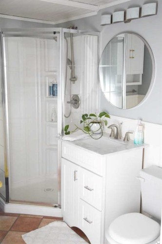 64 Hartford Road Nw, Calgary, AB - Indoor Photo Showing Bathroom