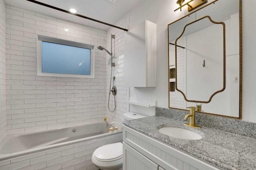 64 Hartford Road Nw, Calgary, AB - Indoor Photo Showing Bathroom