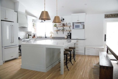 64 Hartford Road Nw, Calgary, AB - Indoor Photo Showing Kitchen With Upgraded Kitchen