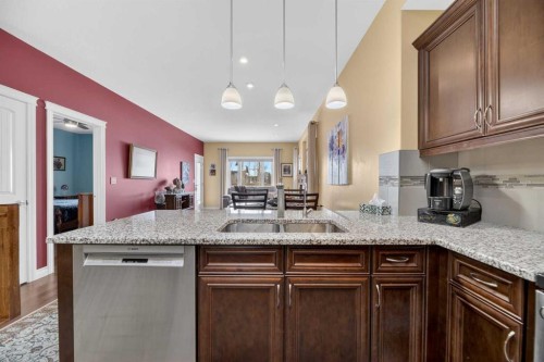 14 Violet Close, Olds, AB - Indoor Photo Showing Kitchen With Double Sink With Upgraded Kitchen