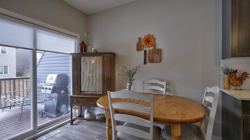 135 Reunion Loop Nw, Airdrie, AB - Indoor Photo Showing Kitchen