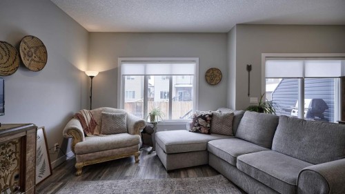 135 Reunion Loop Nw, Airdrie, AB - Indoor Photo Showing Living Room