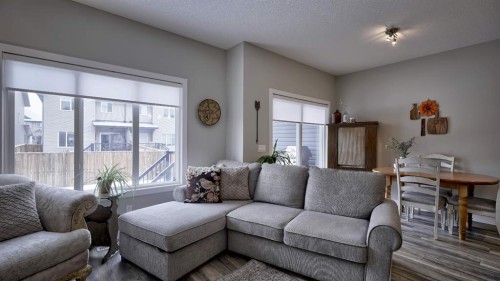 135 Reunion Loop Nw, Airdrie, AB - Indoor Photo Showing Living Room