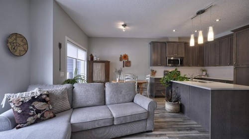 135 Reunion Loop Nw, Airdrie, AB - Indoor Photo Showing Living Room