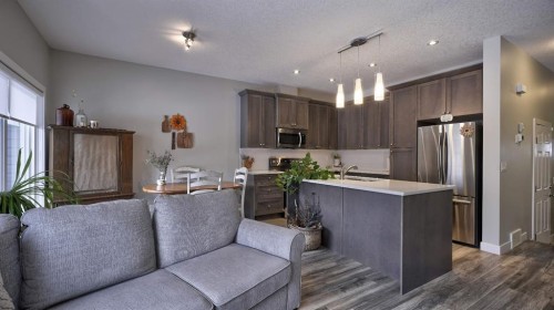 135 Reunion Loop Nw, Airdrie, AB - Indoor Photo Showing Living Room