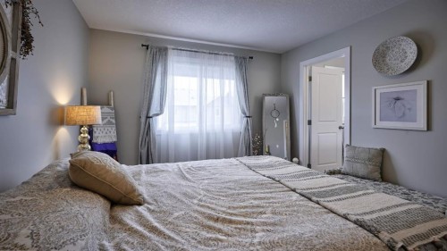 135 Reunion Loop Nw, Airdrie, AB - Indoor