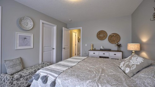135 Reunion Loop Nw, Airdrie, AB - Indoor Photo Showing Bedroom