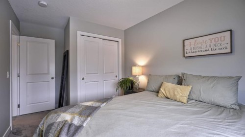 135 Reunion Loop Nw, Airdrie, AB - Indoor Photo Showing Bedroom
