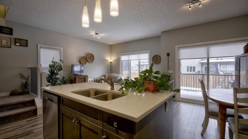 135 Reunion Loop Nw, Airdrie, AB - Indoor Photo Showing Kitchen With Double Sink With Upgraded Kitchen