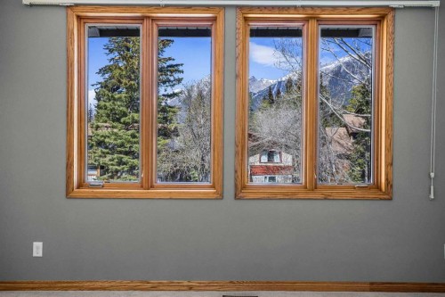 933 15Th Street, Canmore, AB - Indoor Photo Showing Other Room