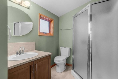 933 15Th Street, Canmore, AB - Indoor Photo Showing Bathroom