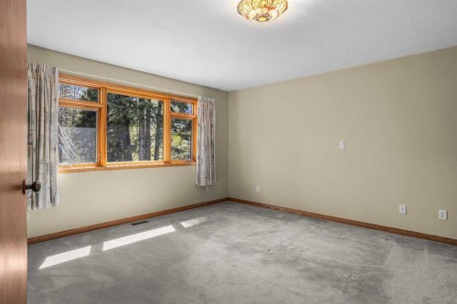 933 15Th Street, Canmore, AB - Indoor Photo Showing Other Room