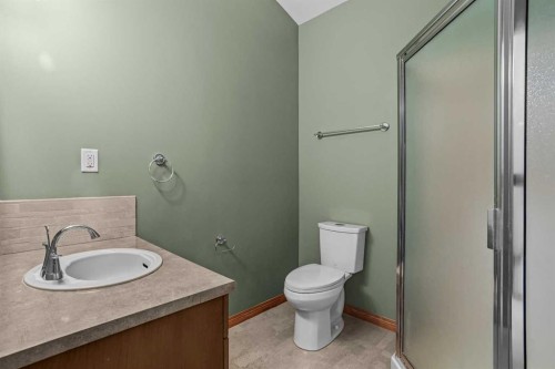 933 15Th Street, Canmore, AB - Indoor Photo Showing Bathroom