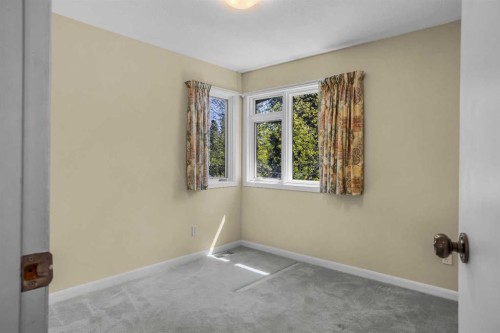 933 15Th Street, Canmore, AB - Indoor Photo Showing Other Room