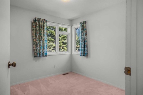 933 15Th Street, Canmore, AB - Indoor Photo Showing Other Room