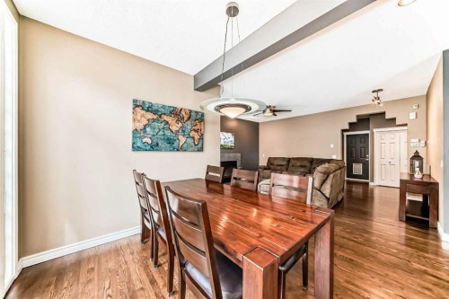 8535 33 Avenue Nw, Calgary, AB - Indoor Photo Showing Dining Room