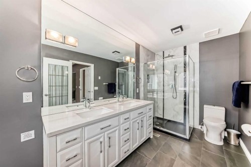 8535 33 Avenue Nw, Calgary, AB - Indoor Photo Showing Bathroom