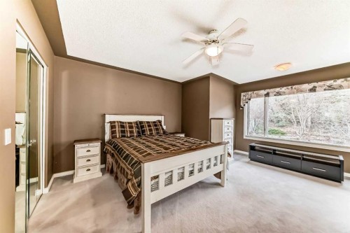 8535 33 Avenue Nw, Calgary, AB - Indoor Photo Showing Bedroom