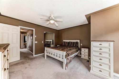 8535 33 Avenue Nw, Calgary, AB - Indoor Photo Showing Bedroom