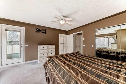 8535 33 Avenue Nw, Calgary, AB - Indoor Photo Showing Bedroom