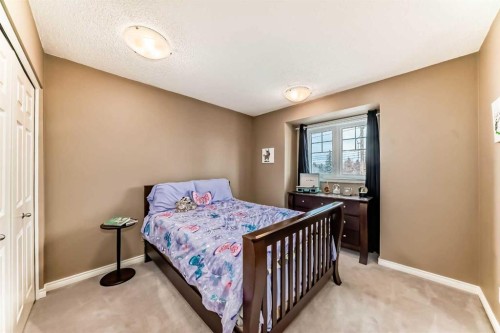 8535 33 Avenue Nw, Calgary, AB - Indoor Photo Showing Bedroom