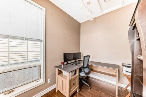 8535 33 Avenue Nw, Calgary, AB - Indoor Photo Showing Other Room